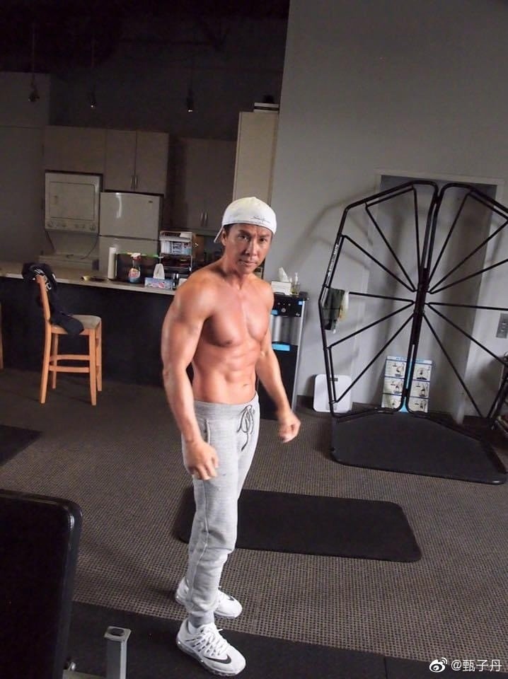 Nam dien vien tre trung,  phong do anh 1