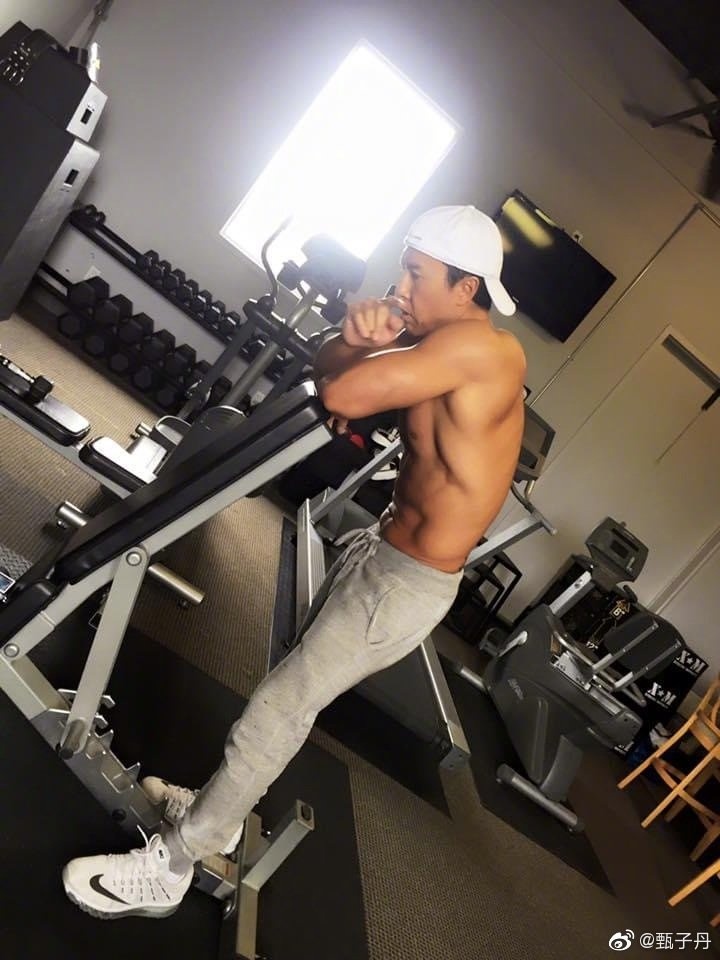 Nam dien vien tre trung,  phong do anh 2