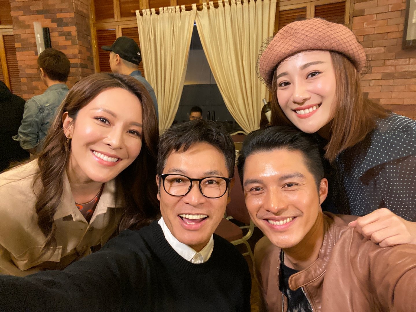 Nam dien vien tre trung,  phong do anh 16