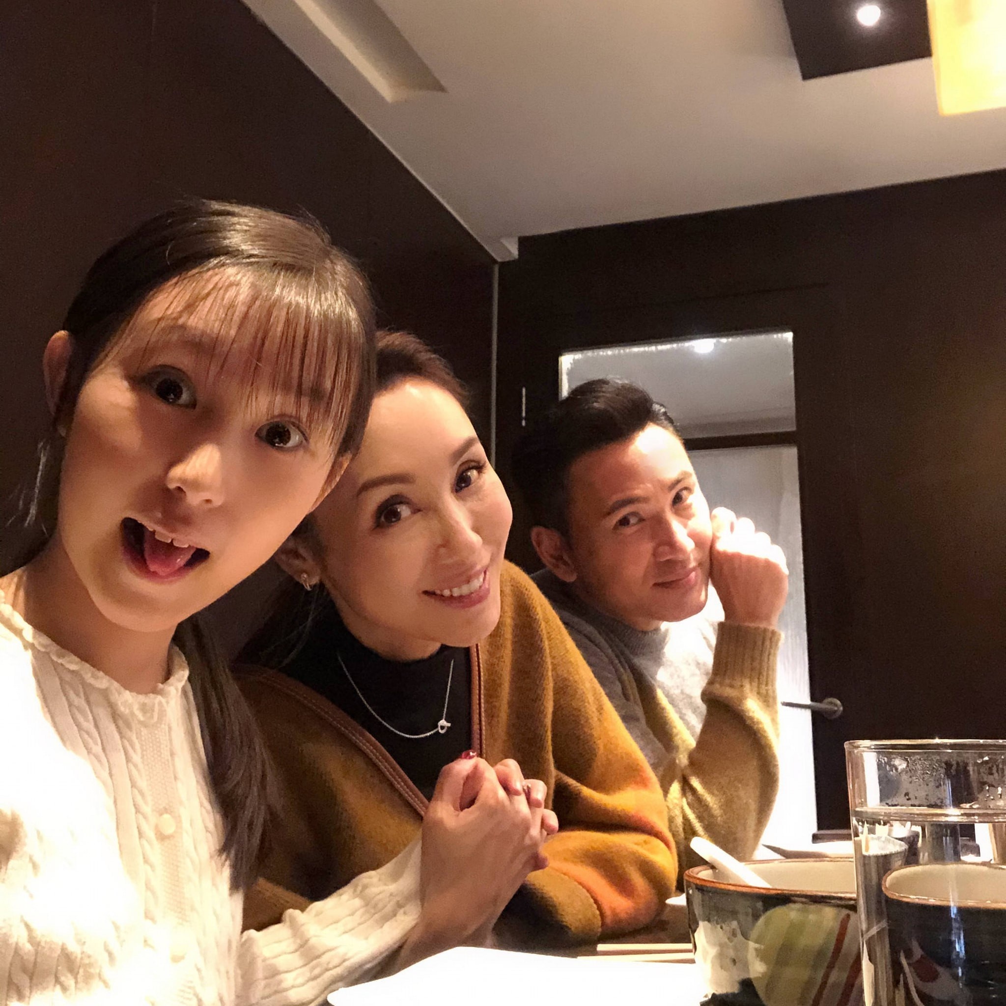 Tài tử TVB bám váy vợ ảnh 1 Tai tu TVB bam vay vo anh 1