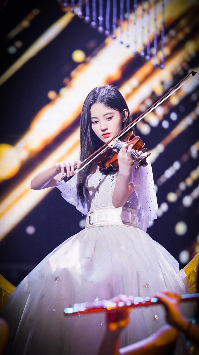 Scandal cua my nu 4000 nam Cuc Tinh Y anh 11