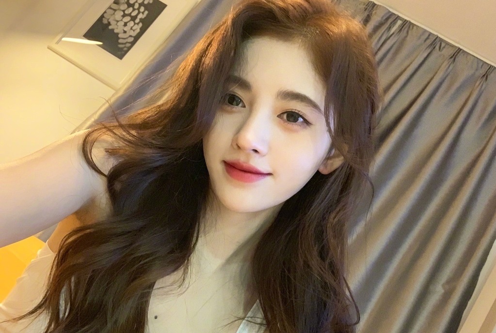 My nhan Trung Quoc duoi nguoi ham mo khoi thang may? hinh anh