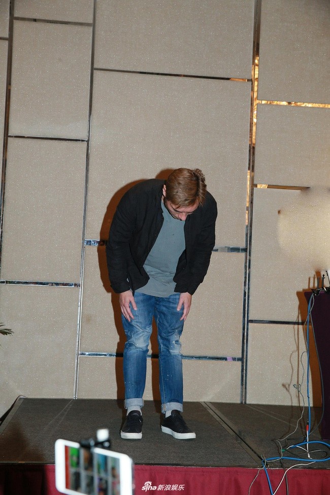 Sao nam ngoai tinh duoc tha thu anh 7