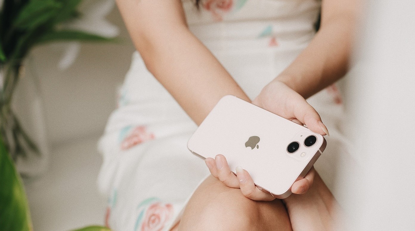 Co nen mua iPhone 13 ngay luc nay? hinh anh