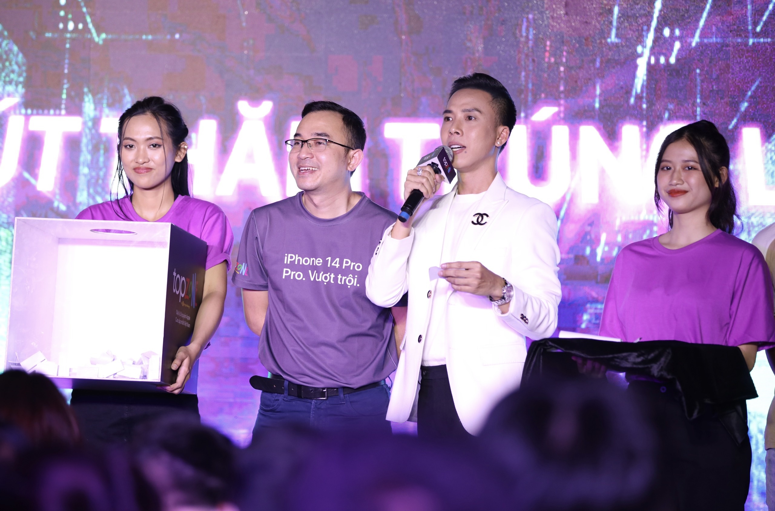 xep hang mua iPhone 14 anh 3