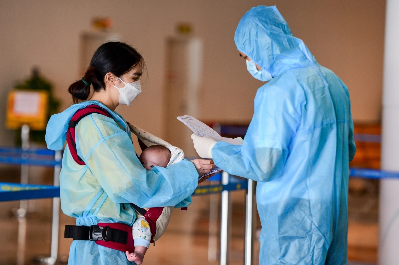 Gan 200.000 cong dan da duoc dua ve nuoc, nhung nhu cau van rat lon hinh anh