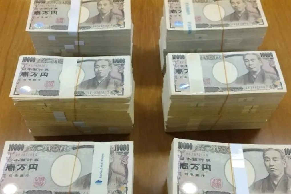 Cu ong tang tien tich luy ca doi cho mot thanh pho o Nhat hinh anh