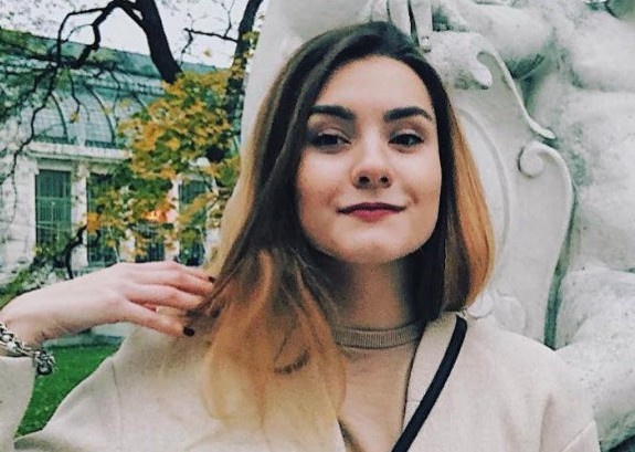 Nu sinh vien bi bat cung nha hoat dong doi lap Belarus hinh anh