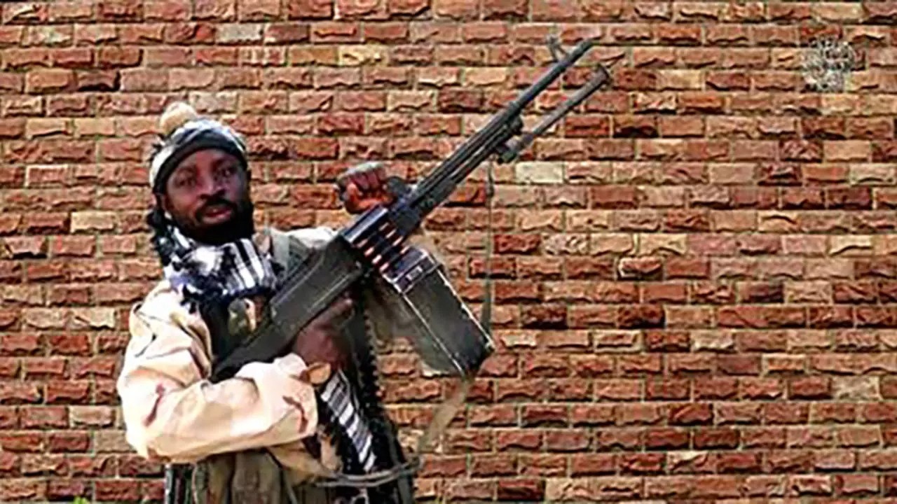 Thu linh Boko Haram tu sat truoc mat doi thu? hinh anh