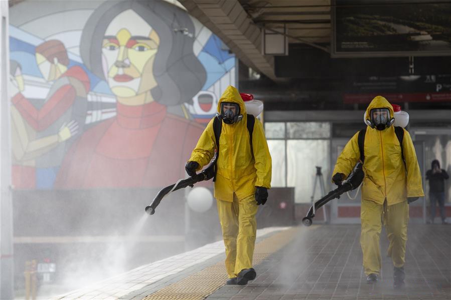 Moscow ban bo ‘mot tuan khong lam viec’ hinh anh