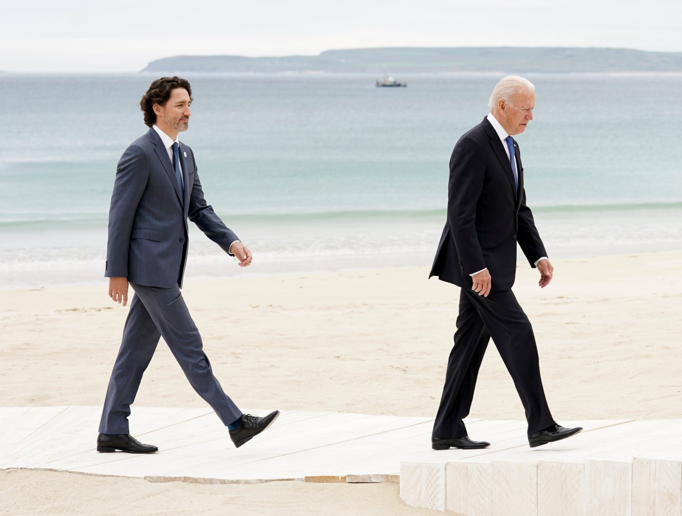 Ong Biden muon cac dong minh cung cung ran voi Trung Quoc hinh anh