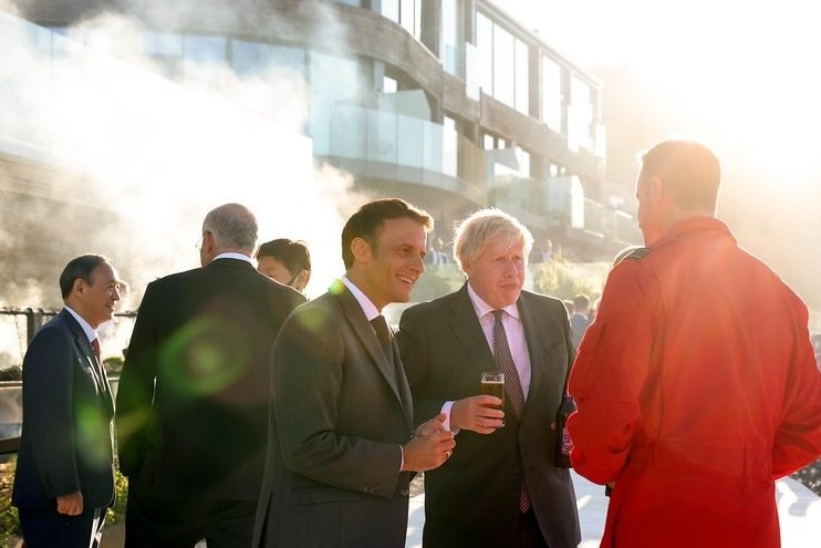 Anh thanh minh viec lanh dao G7 khong deo khau trang, du tiec BBQ hinh anh