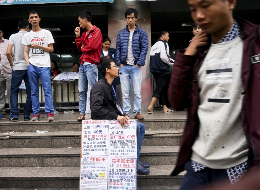 Nhung thanh nien Trung Quoc cam phan nguoi giau hinh anh