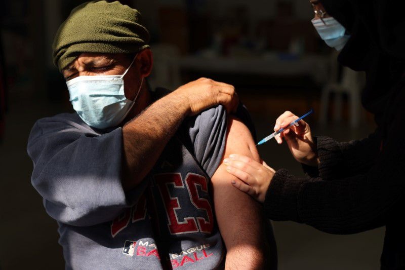 Mot trieu lieu vaccine sap het han, Israel tuc toc dua cho Palestine hinh anh