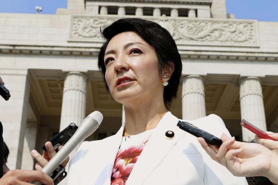 Chay chuc cho vo, cuu bo truong Nhat Ban bi phat 3 nam tu hinh anh