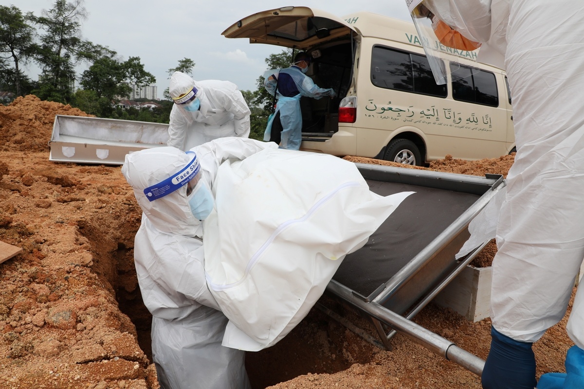 Malaysia tung goi hon 36 ty USD giup nguoi dan chong dich hinh anh