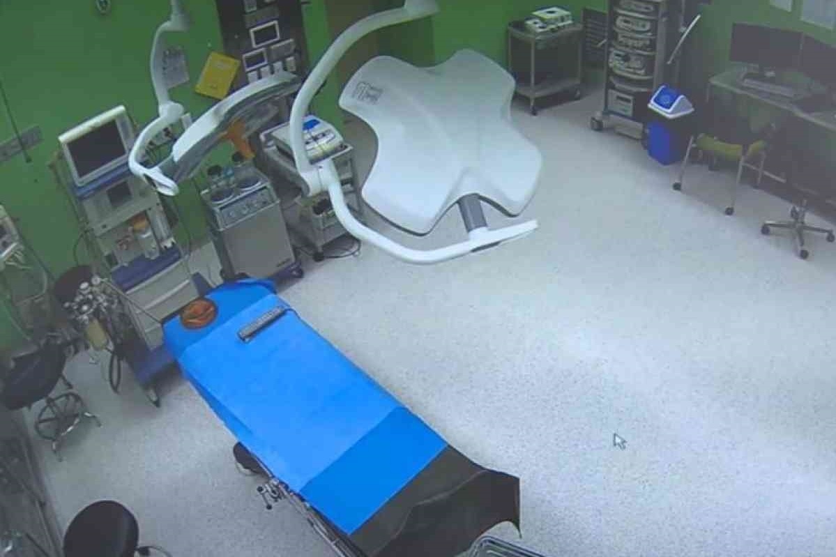 Han Quoc tranh cai viec lap camera trong phong phau thuat hinh anh