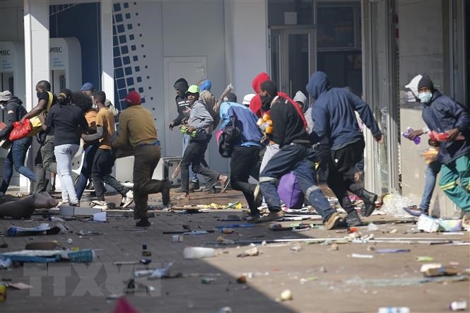 De nghi cong dan Viet Nam o Nam Phi ve nha truoc 20h hinh anh