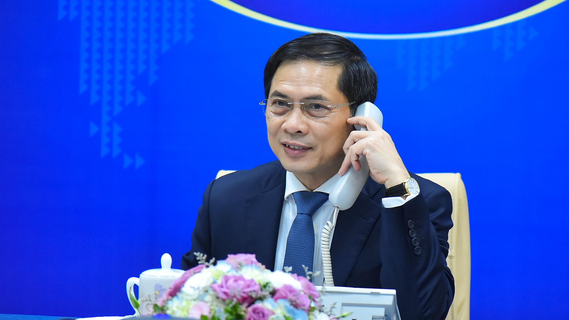 ngoai giao vaccine anh 1