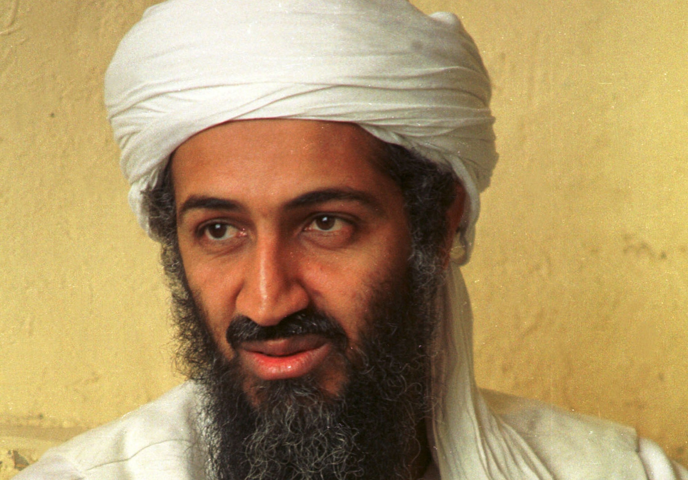 'Osama bin Laden se khong bi lo neu ong ay mua may say quan ao' hinh anh