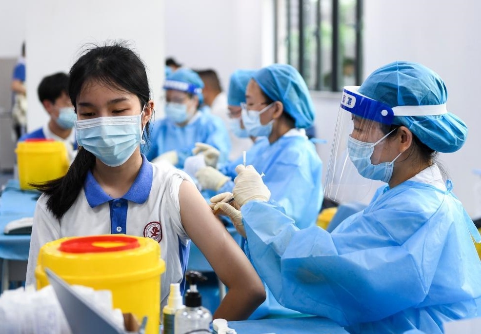 Cac nuoc tiem ngua Covid-19 cho tre em bang vaccine gi? hinh anh