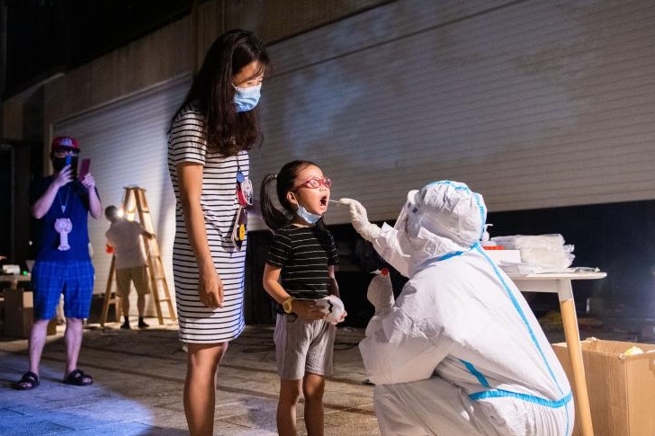 Truong Gia Gioi co 16 ca mac Covid-19, 18 can bo bi ky luat hinh anh