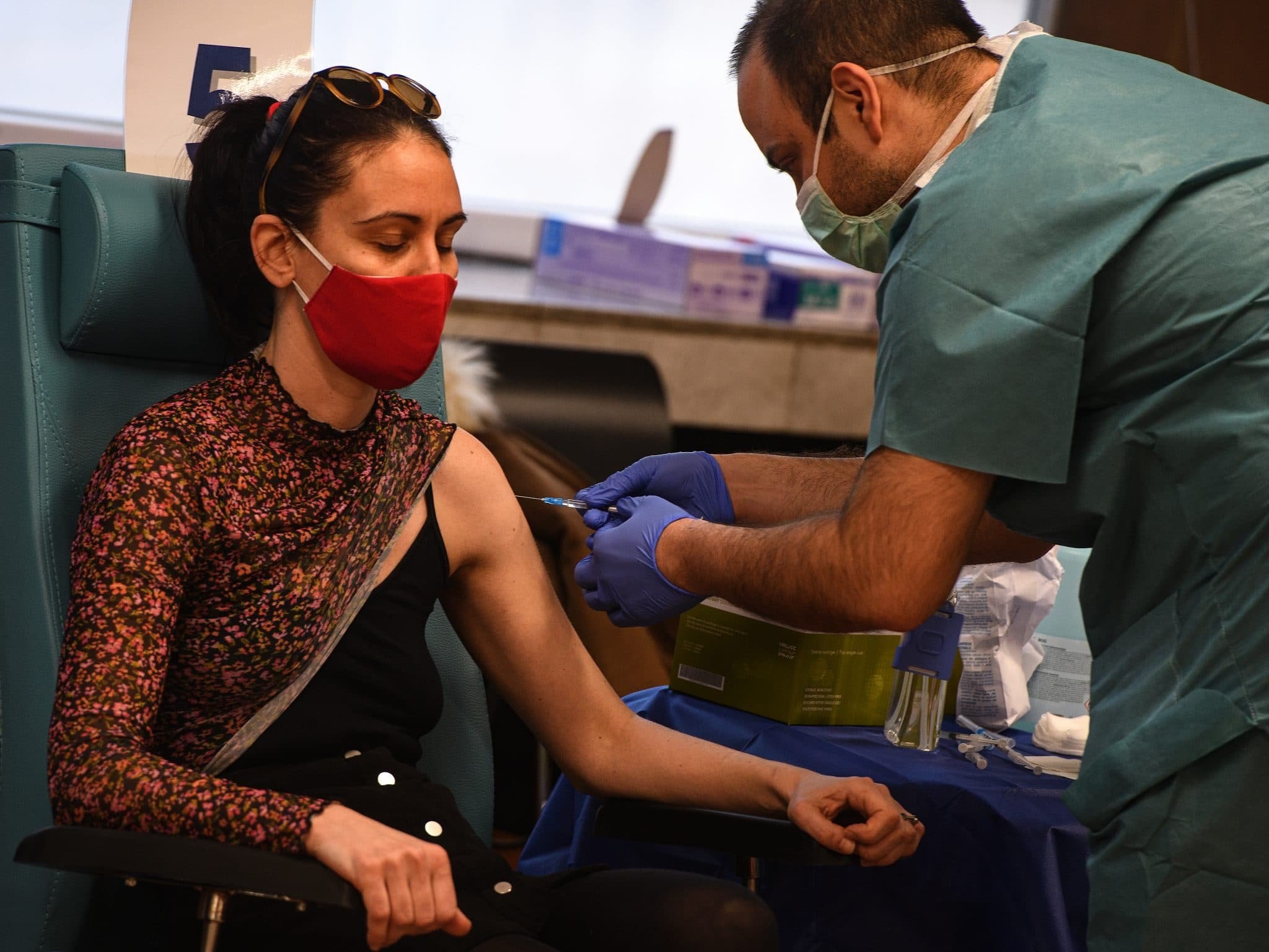 Hang tram nghin lieu vaccine sap het han, Bulgaria can chuyen di gap hinh anh