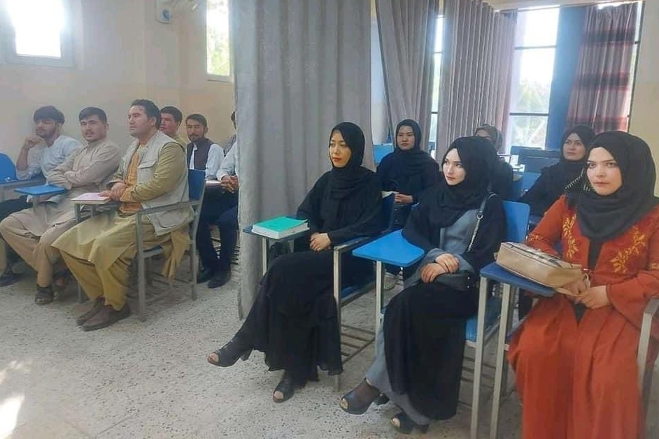 Man chia nam nu - 'binh thuong moi' duoi thoi Taliban hinh anh