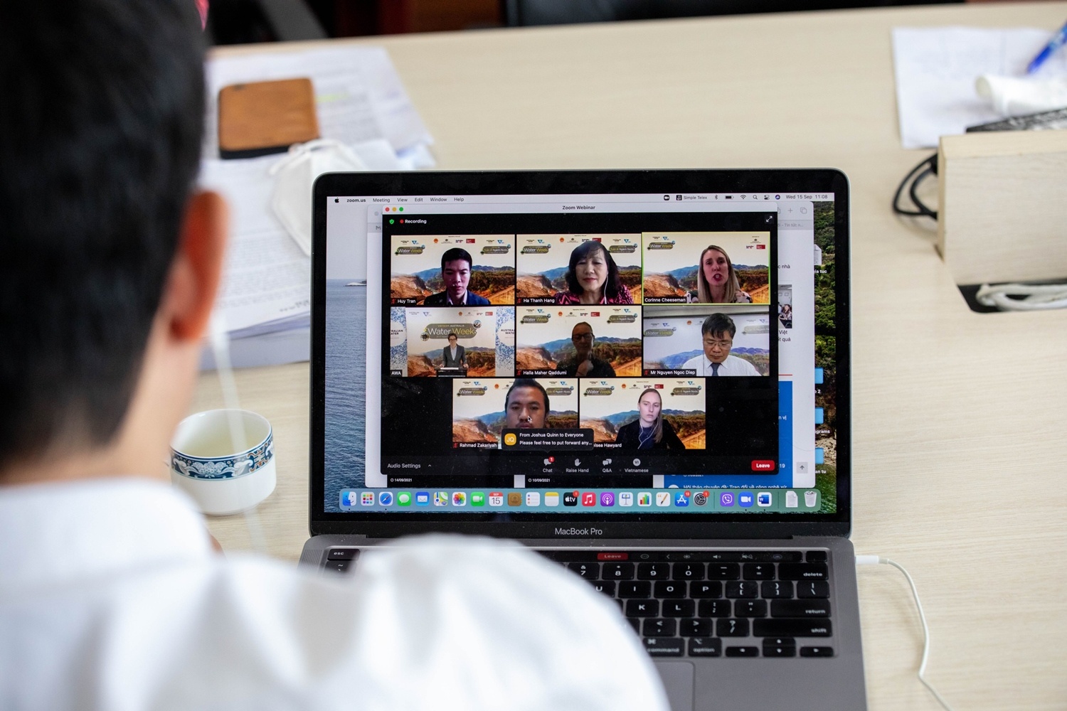 Can bo tre hien ke phat trien nganh nuoc Viet Nam - Australia hinh anh