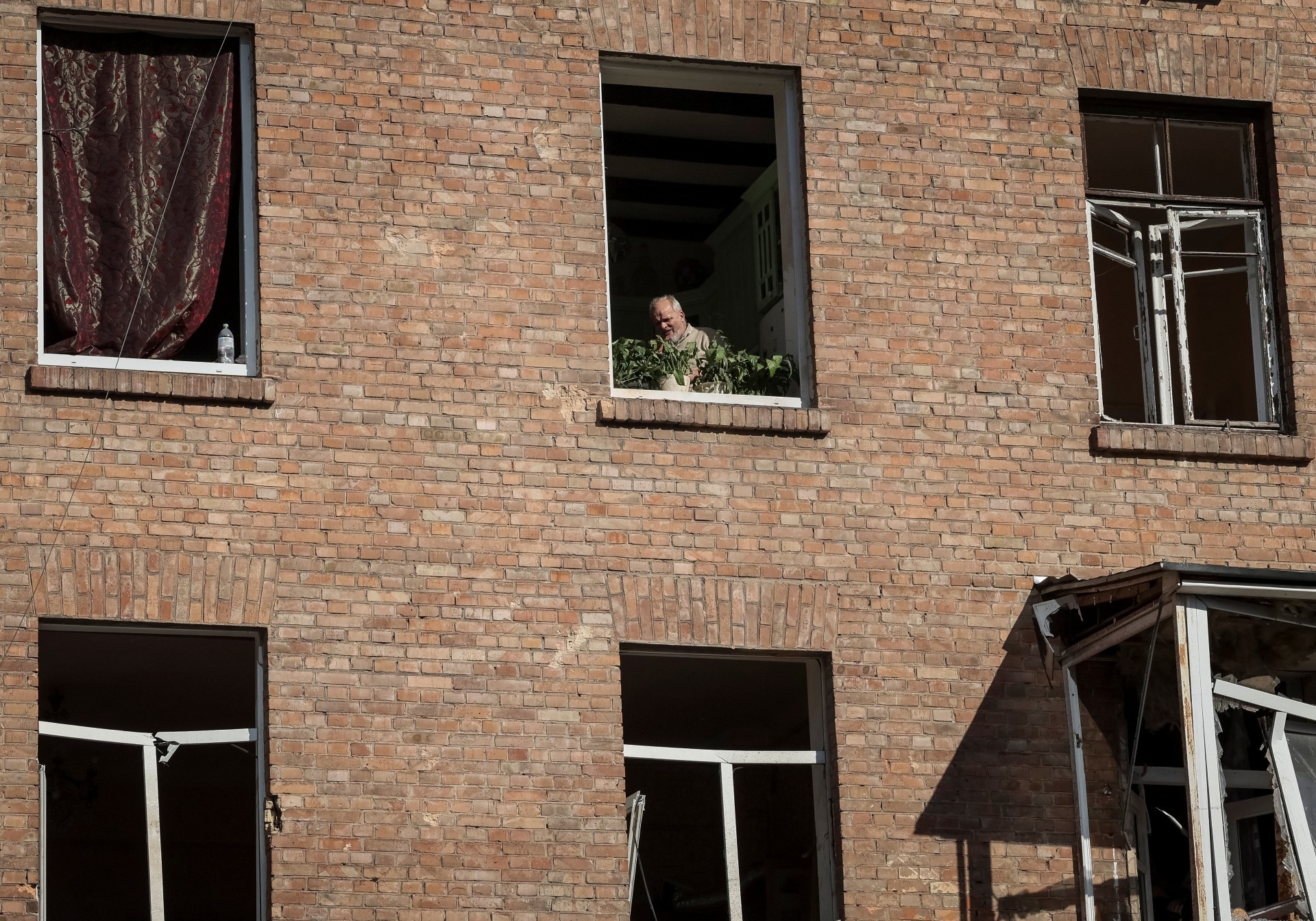 Bo Ngoai giao ra khuyen cao cho nguoi Viet o Ukraine hinh anh