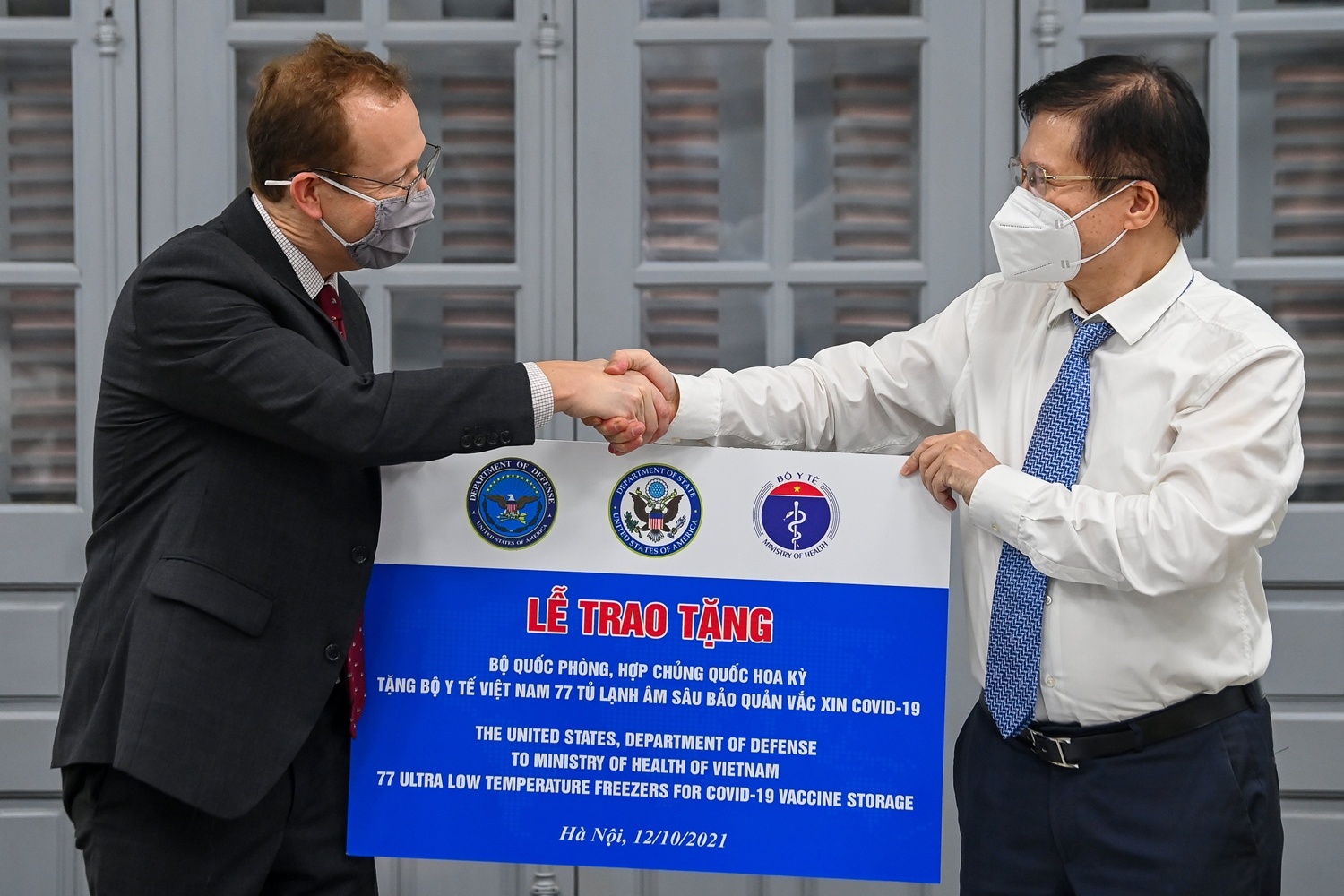 Viet Nam tiep nhan 77 tu am sau bao quan vaccine tu My hinh anh