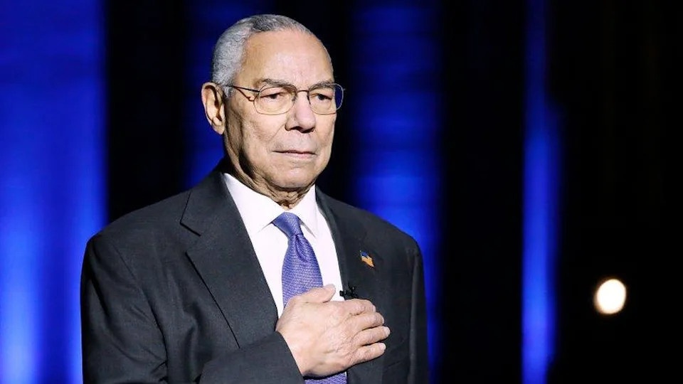 Dai tuong Colin Powell qua doi vi Covid-19 hinh anh