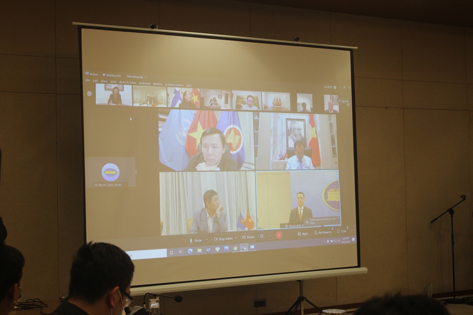 thach thuc an ninh phi truyen thong anh 2