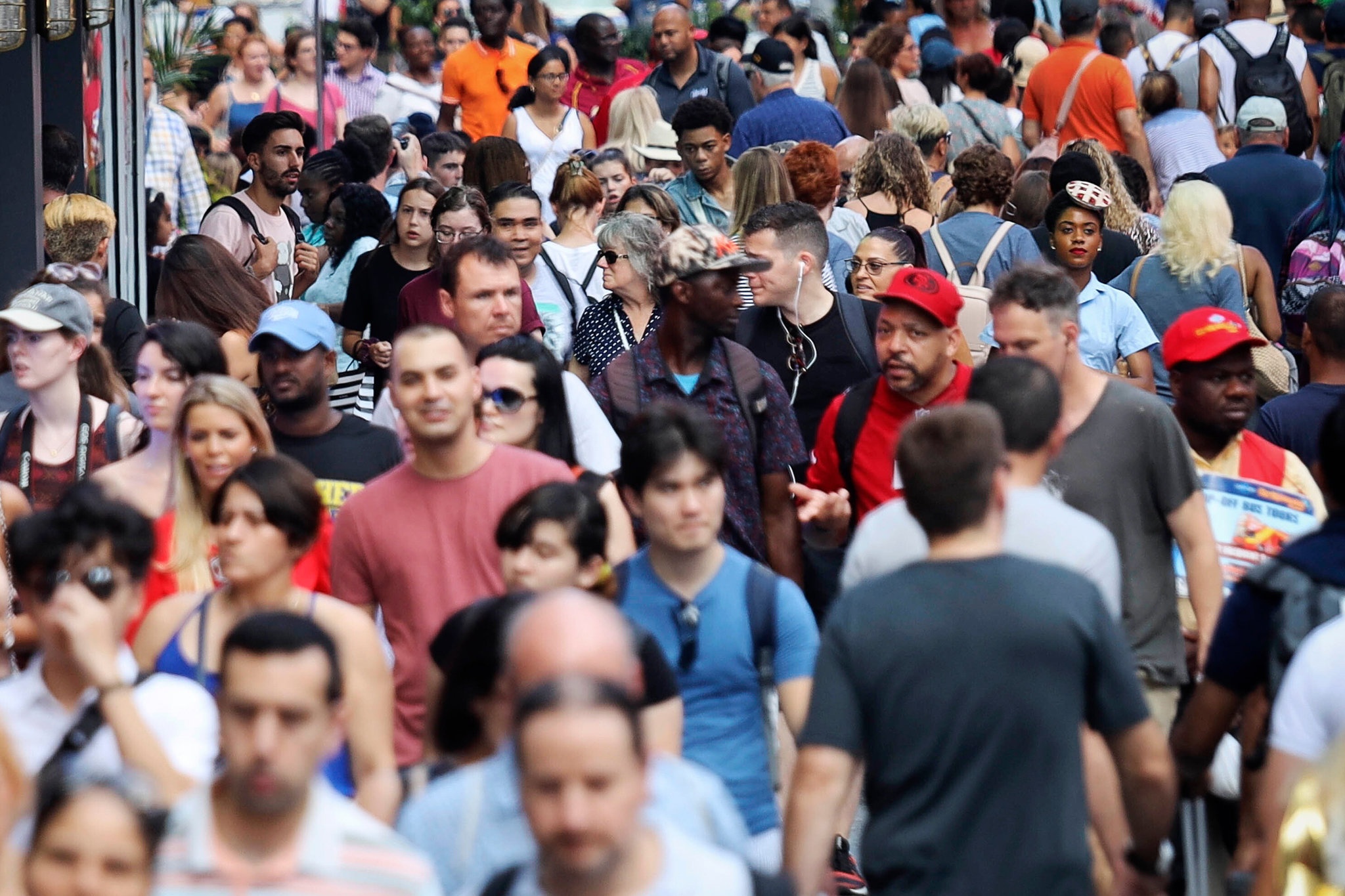 Bien chung Omicron cho thay chung ta khong the loai bo hoan toan nCoV hinh anh