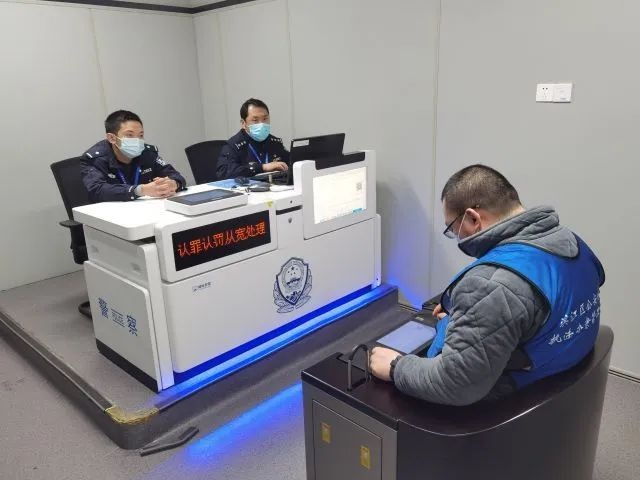 Toi pham Trung Quoc dau thu vi khong chiu duoc quy dinh chong dich hinh anh