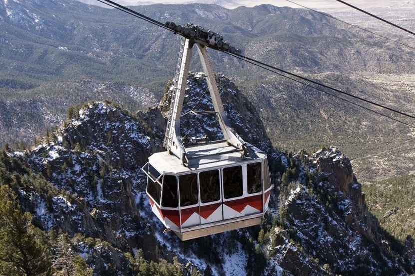 21 nguoi mac ket trong buong cap treo suot dem giao thua o My hinh anh