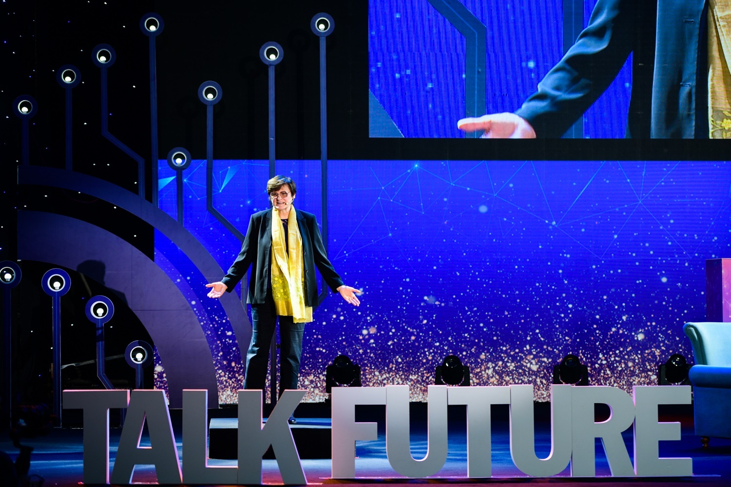 giai thuong khoa hoc anh 4