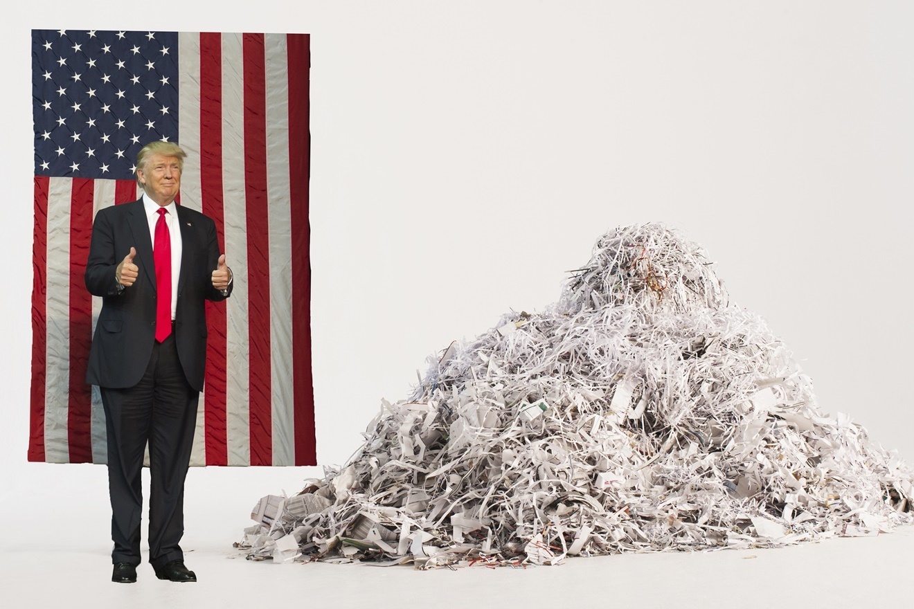 Vi sao ong Trump xe vun ca tai lieu mat? hinh anh