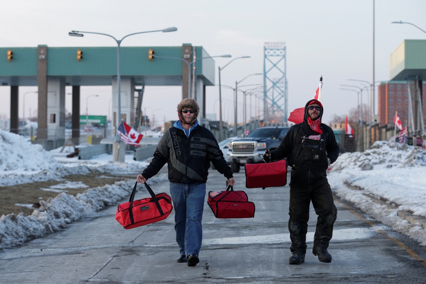 doan xe bieu tinh o Canada anh 7