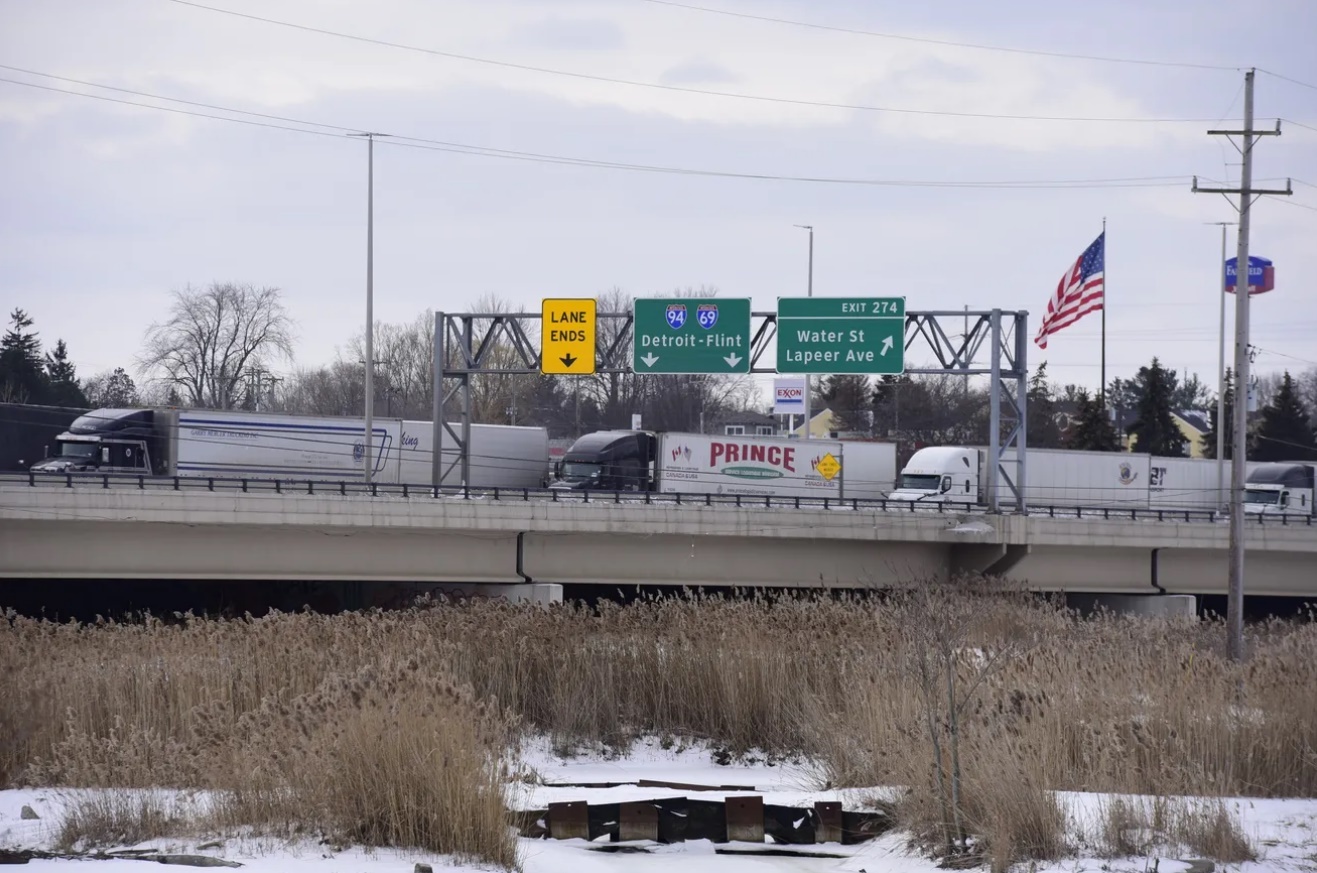 doan xe bieu tinh o Canada anh 9