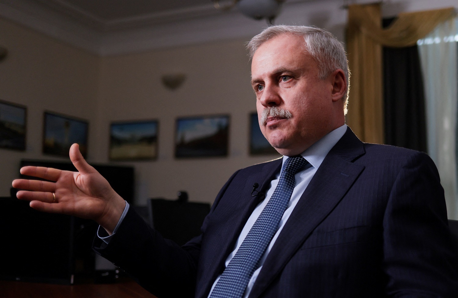 Nga va lien quan co the dua linh toi mien Dong Ukraine hinh anh