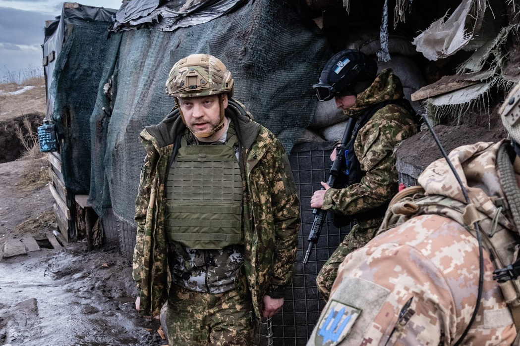 Doan cua bo truong Ukraine bi tan cong o tien tuyen mien Dong hinh anh