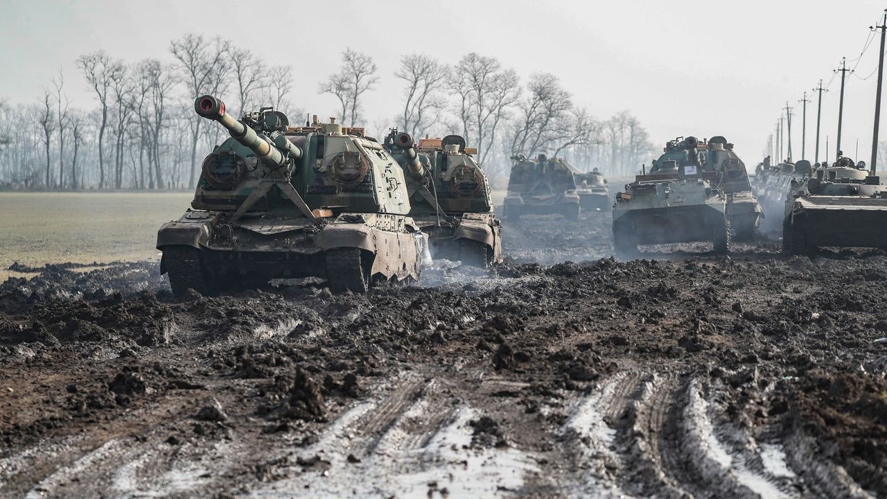 Nga tien quan vao Kyiv, cu dan duoc lenh khong ra khoi nha hinh anh
