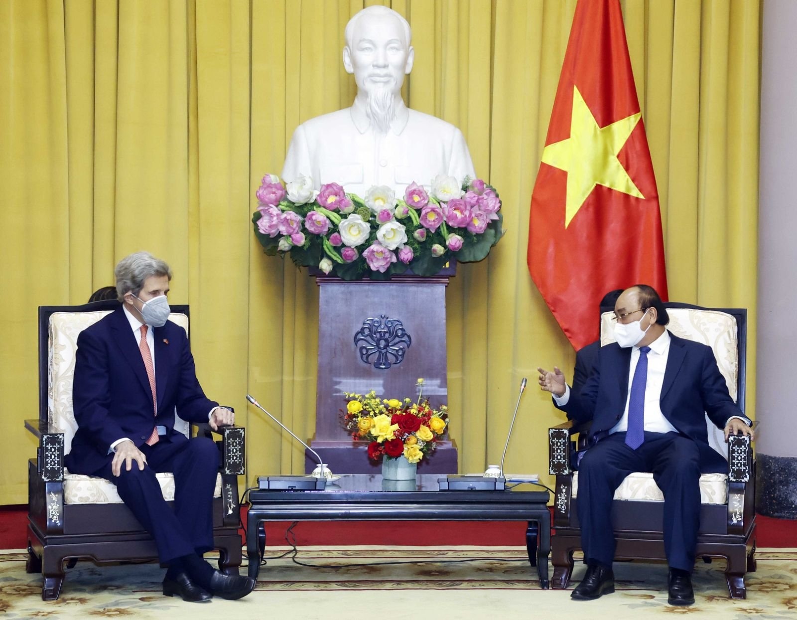 Chu tich nuoc tiep Dac phai vien John Kerry hinh anh