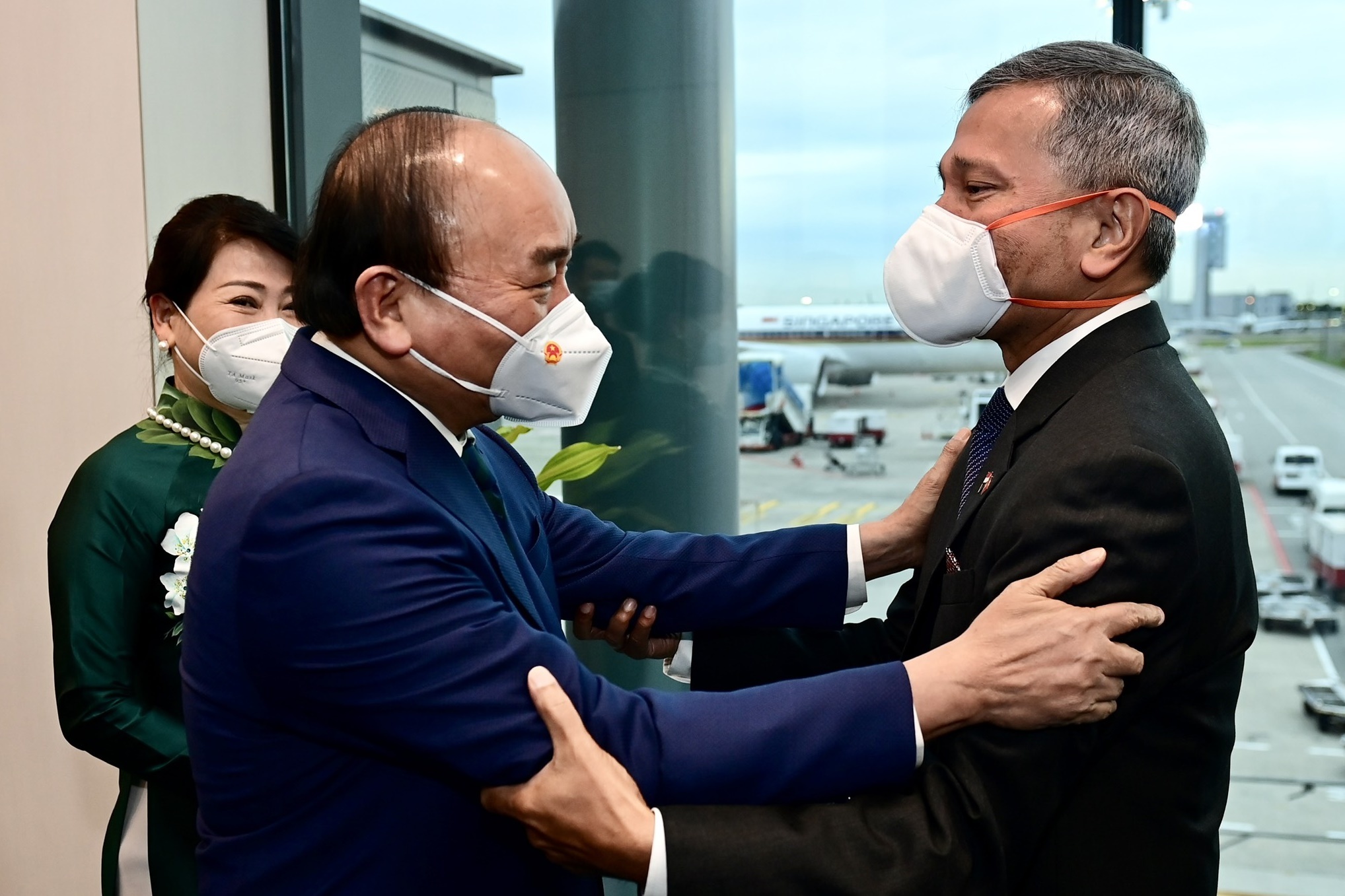 Chu tich nuoc Nguyen Xuan Phuc den Singapore hinh anh