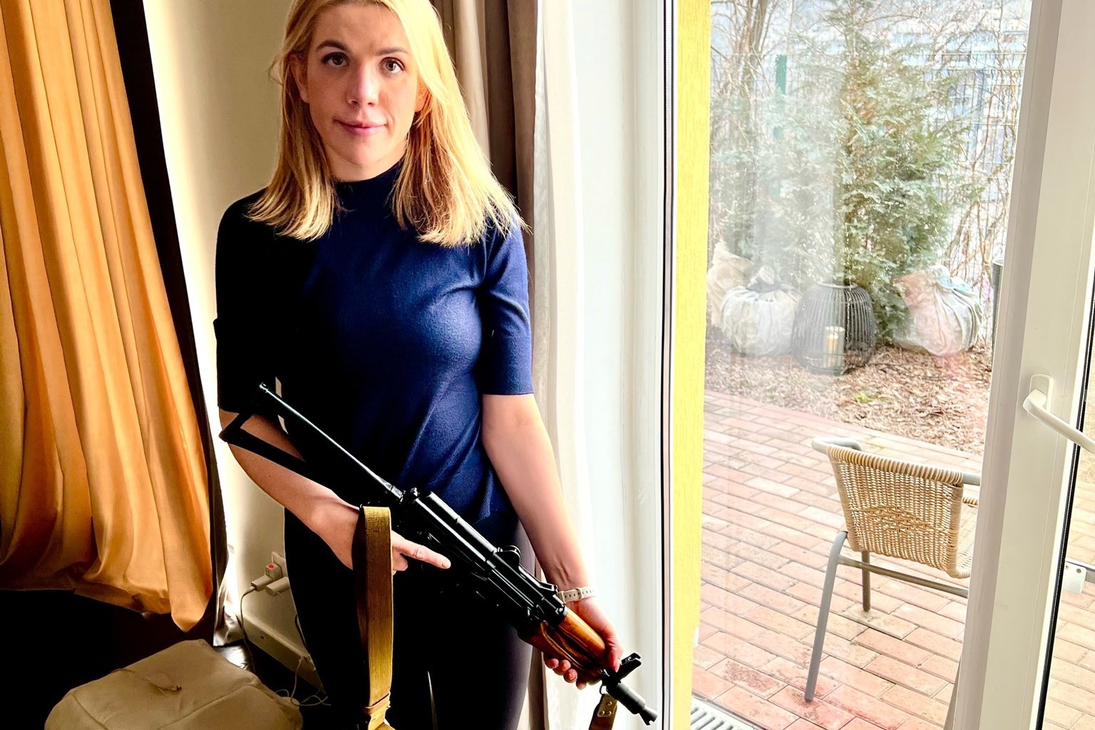 Linh Nga den Kyiv, phu nu Ukraine cam sung hinh anh