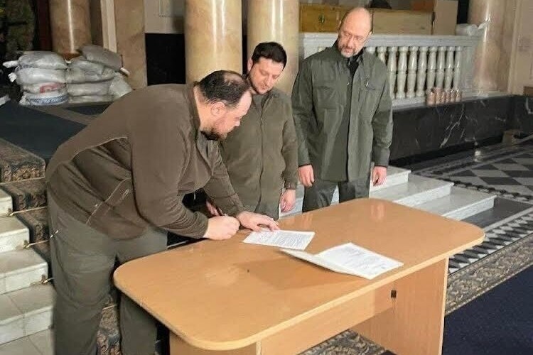 Ukraine xin gia nhap EU anh 1