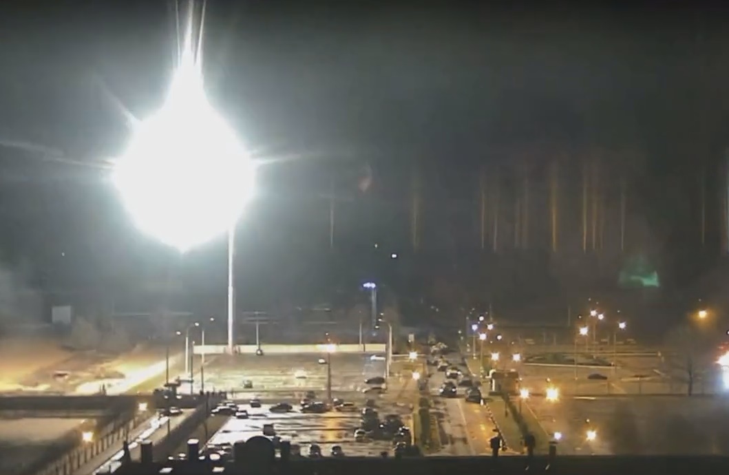 Dam chay bung len trong nha may dien hat nhan lon nhat chau Au hinh anh