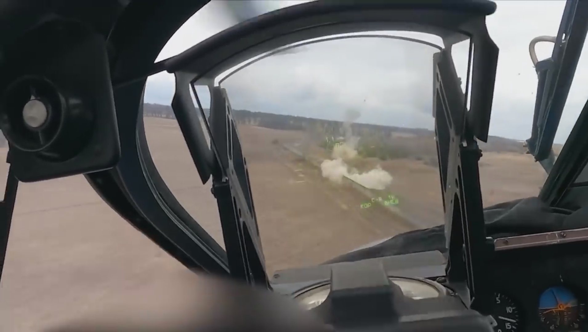 Truc thang Nga nham vao muc tieu quanh san bay Ukraine hinh anh