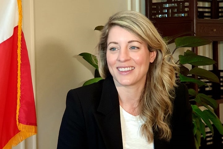 Ngoai truong Joly: Canada co the cung cap dat hiem cho Viet Nam hinh anh